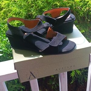 CLARK'S NIB ARTISAN NUBUCK Sandals 8.5 Black 2.5" Heel Adjustable Velcro…